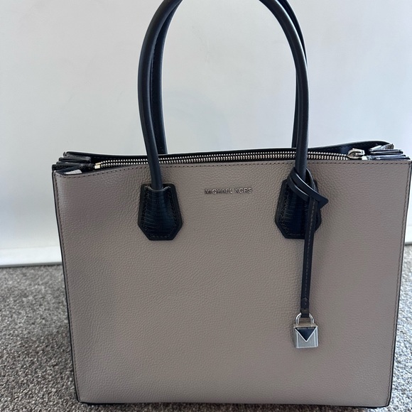 Michael Kors New handbag - Picture 2 of 11
